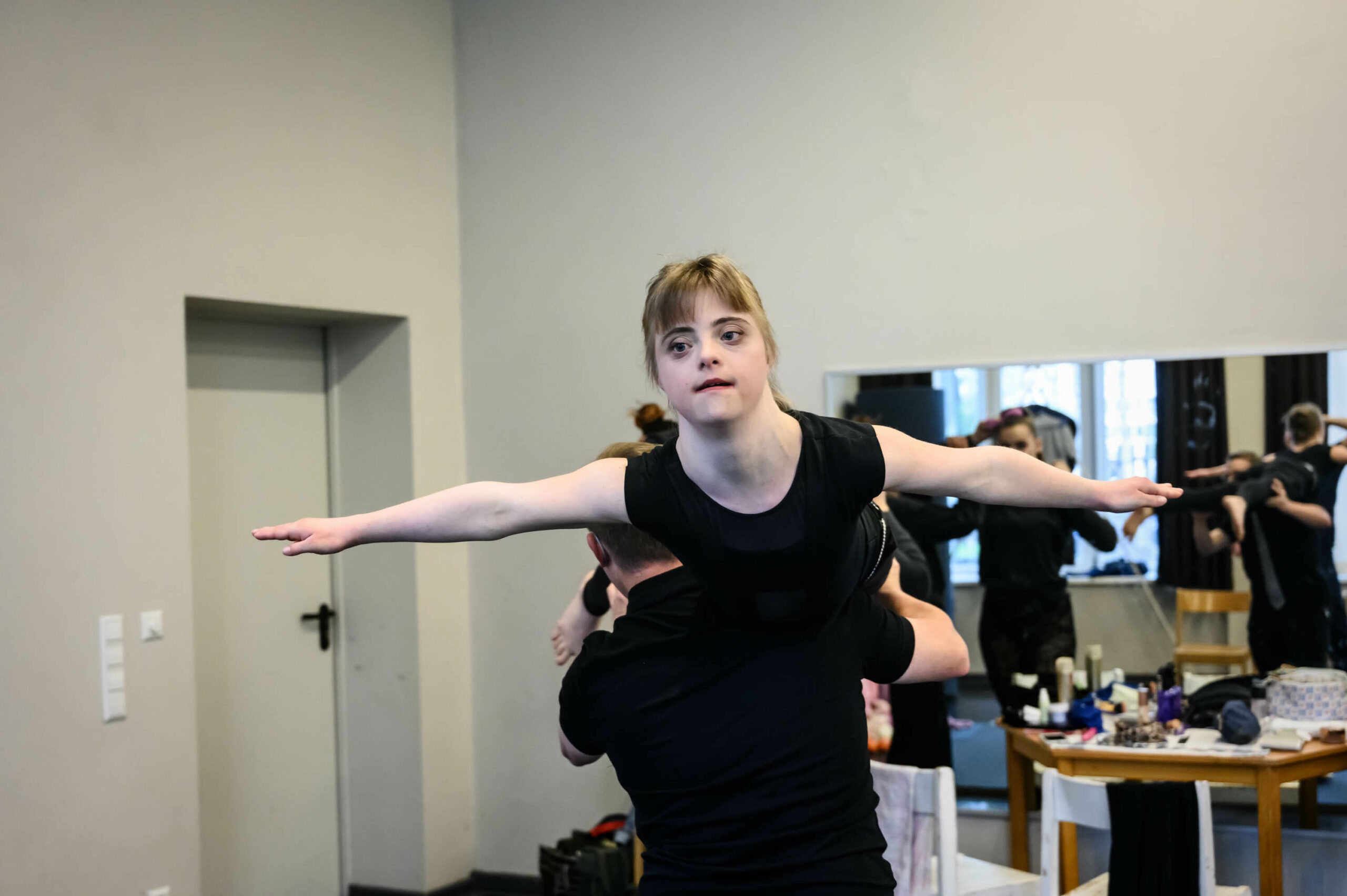 Sarah Walter fliegt in ihrer Partner-Akrobatik.