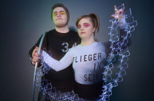 Luzian Bücker und Sarah Walter sind als Artisten der Show Mimoto zu sehen