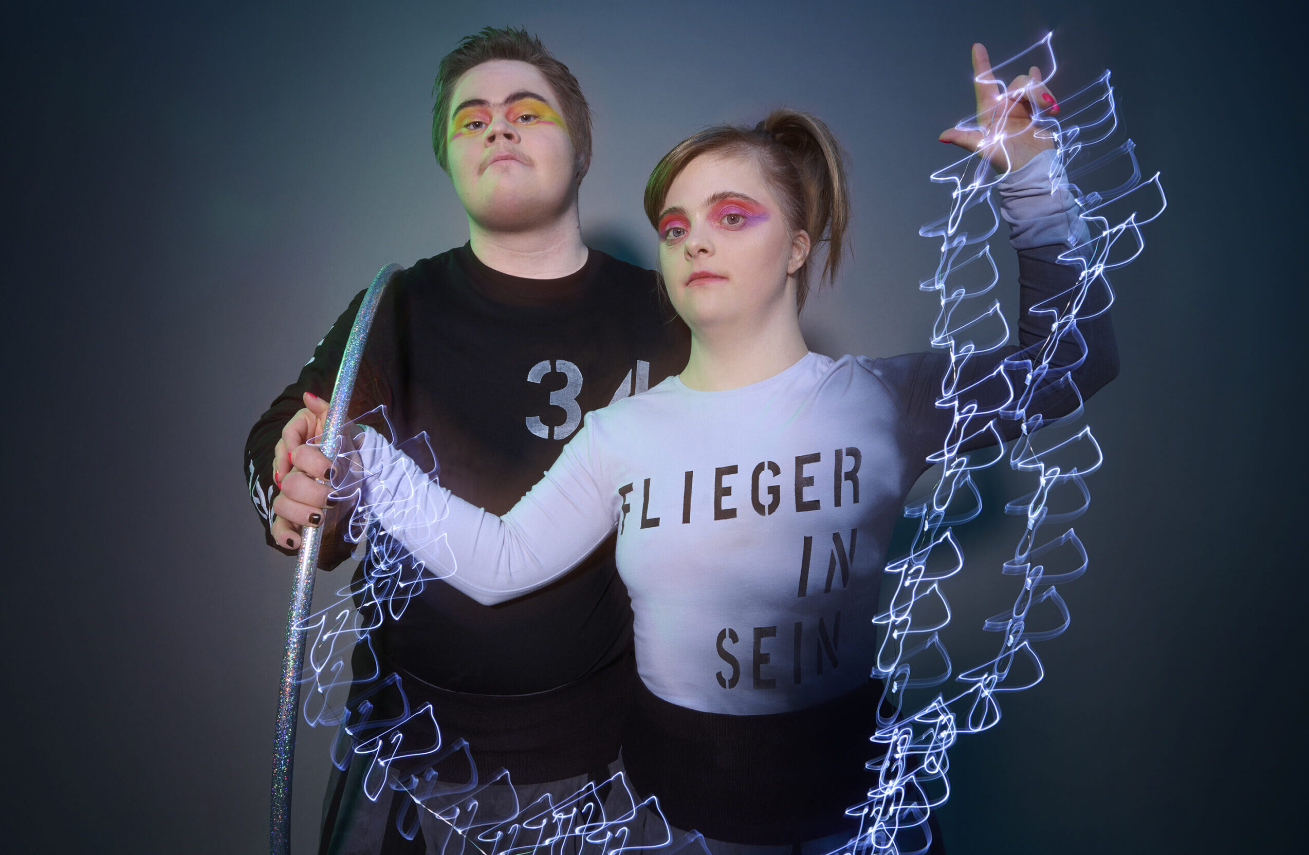 Luzian Bücker und Sarah Walter sind als Artisten der Show Mimoto zu sehen